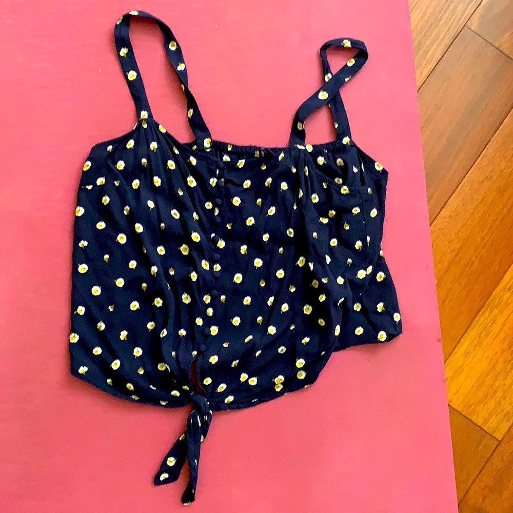 Cute summer ☀️ button front tie top